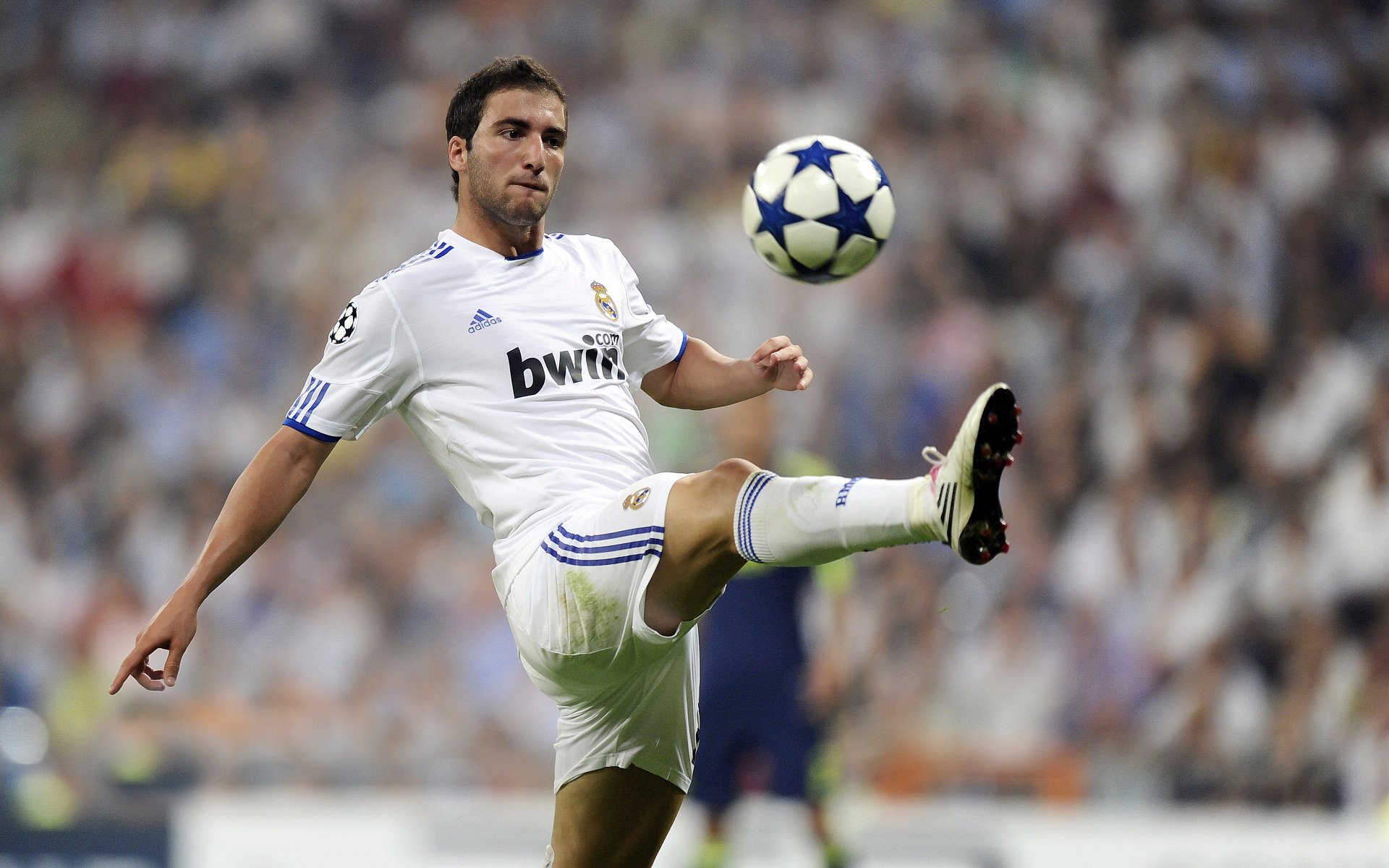 KAIYUNAPP-女子足球联赛冠军争夺激烈，赛事精彩纷呈，女子足球大赛